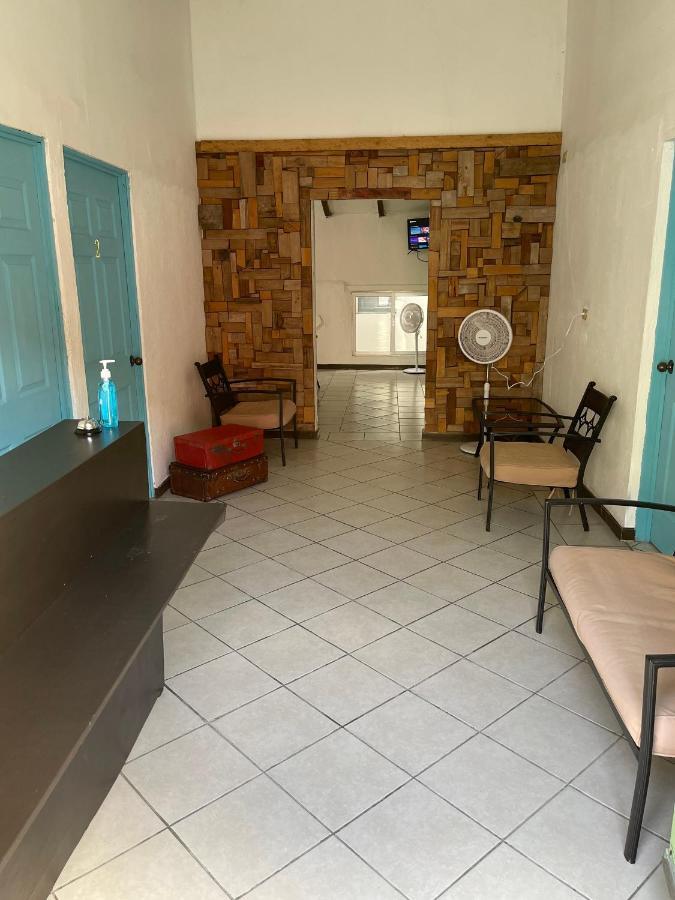 Hostal Inn 2 Flores Extérieur photo